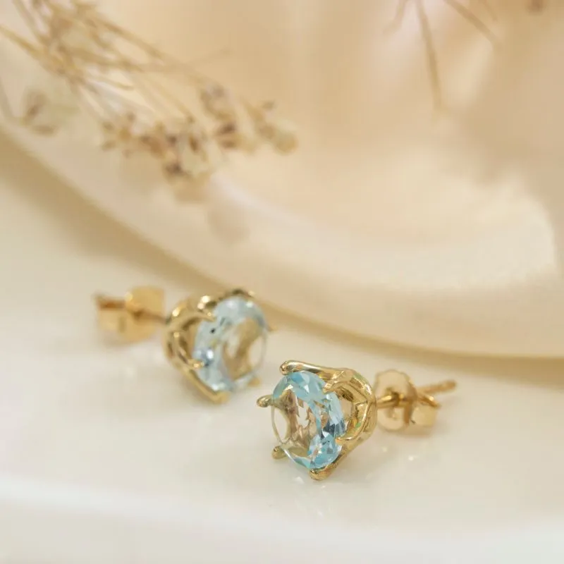 14 -Carat Gold Earrings In a Blue Topaz Stone Inlay 7 mm