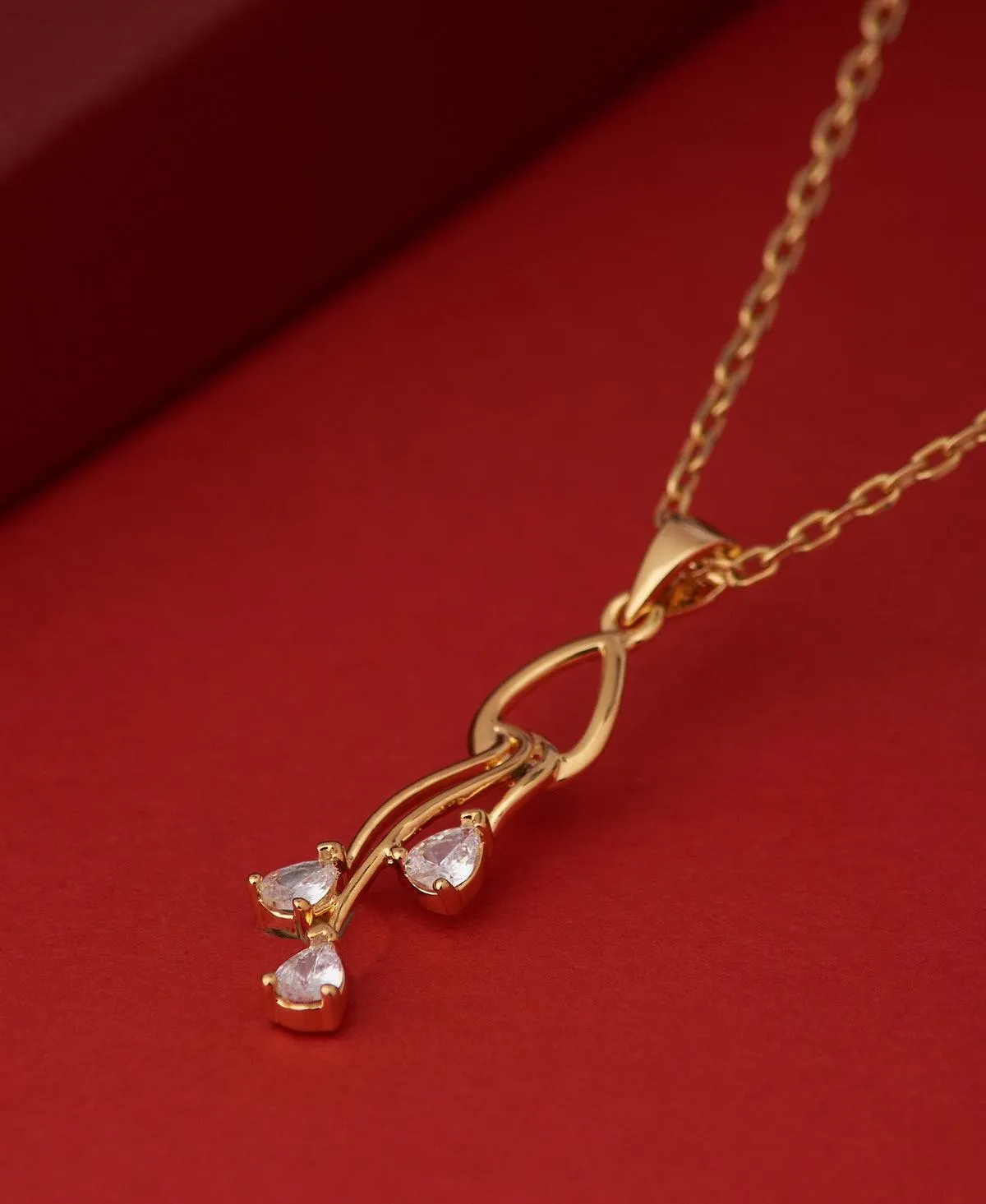 Elegant 18Kt Gold Pendant