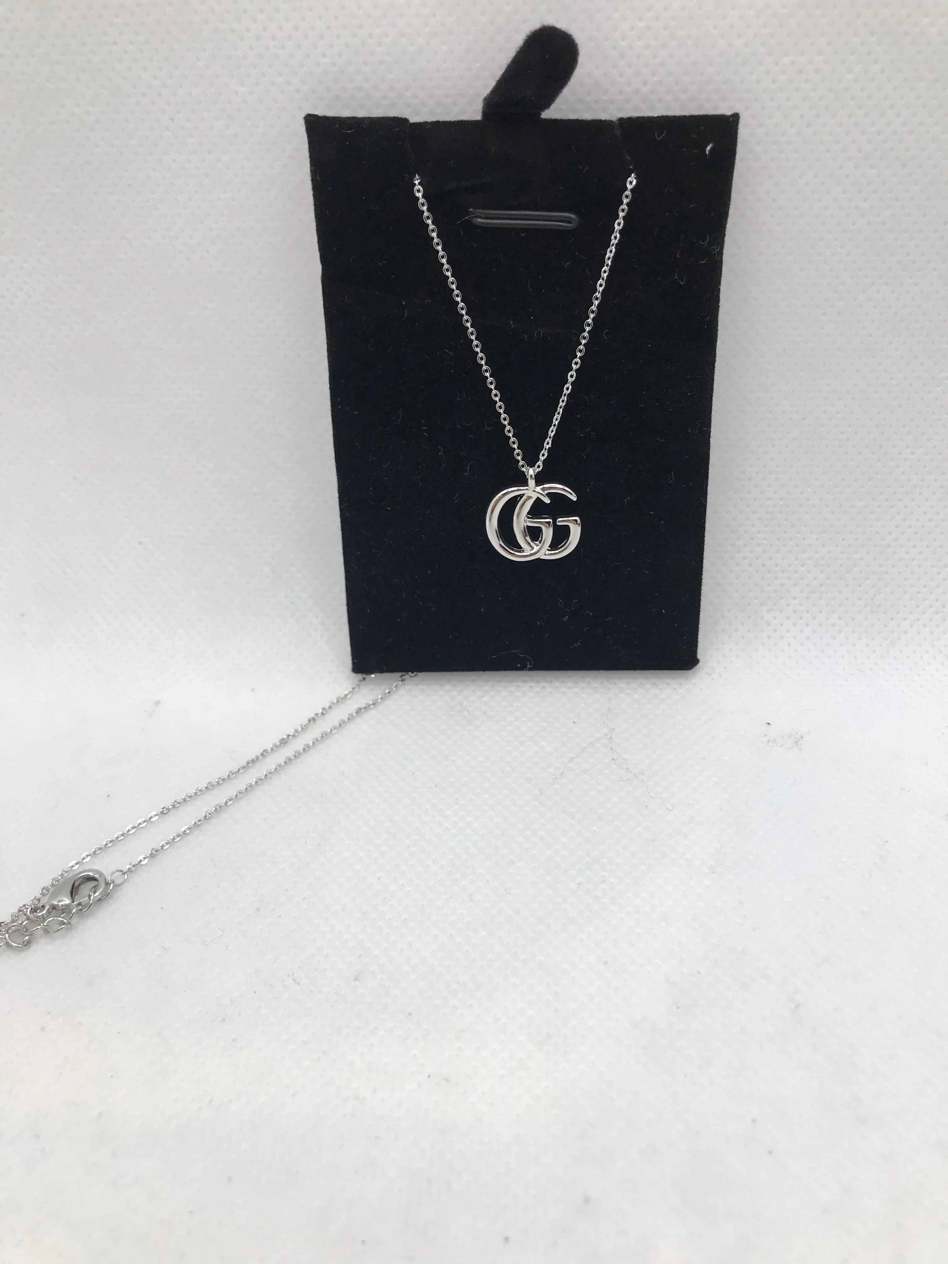 Stylish and Elegant GG Necklace - Perfect for Every Occasion