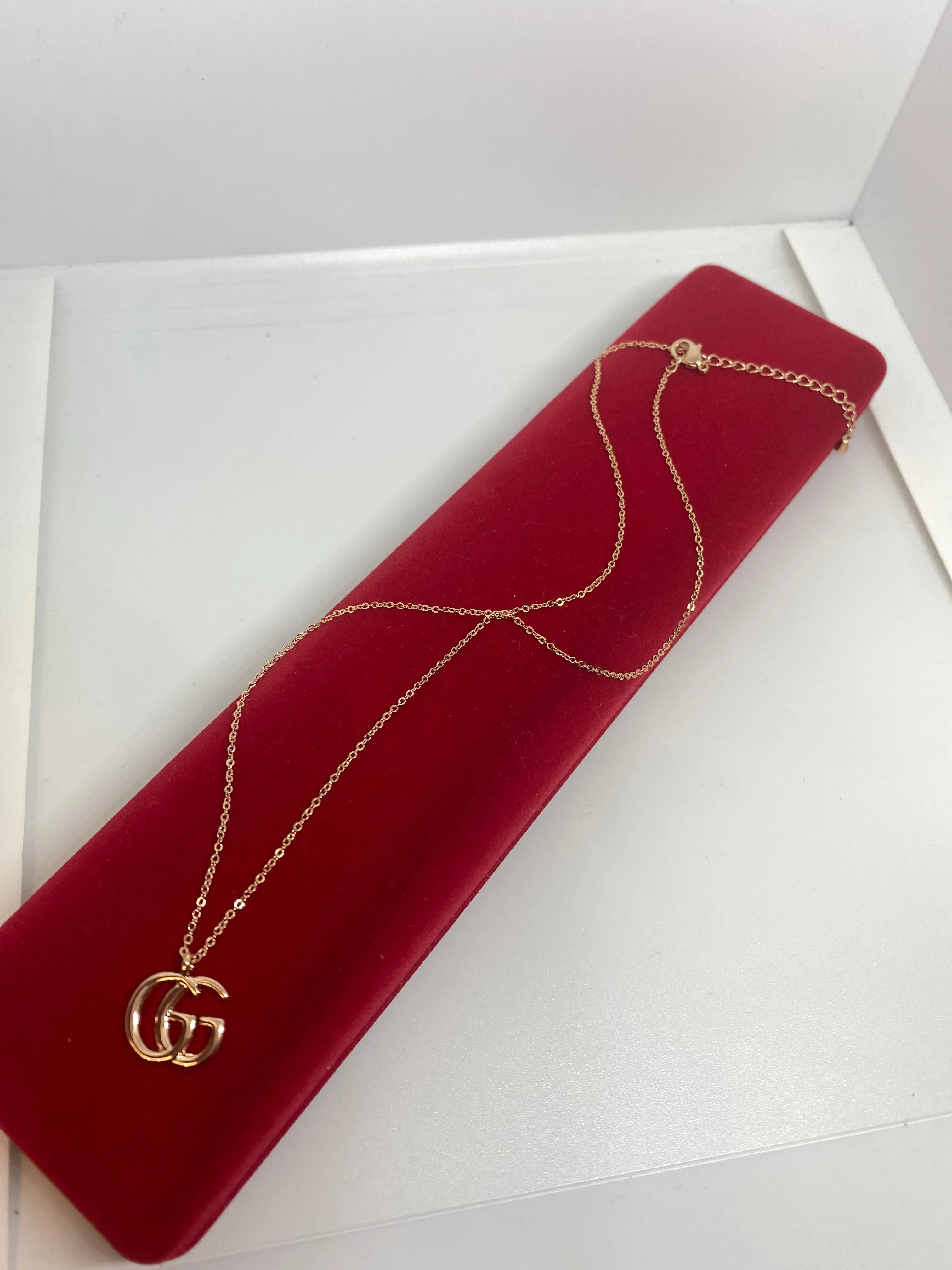 Stylish and Elegant GG Necklace - Perfect for Every Occasion