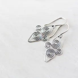 Interconnected Celtic spiral earrings, Handcrafted Small Silver Earrings