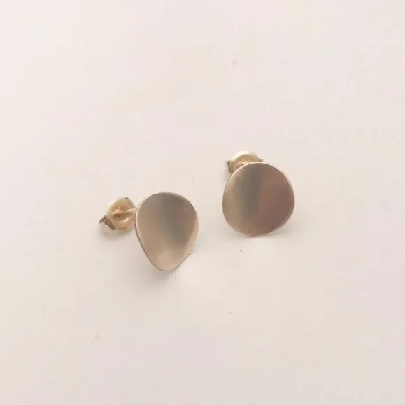 Medium Gold Curved Earrings